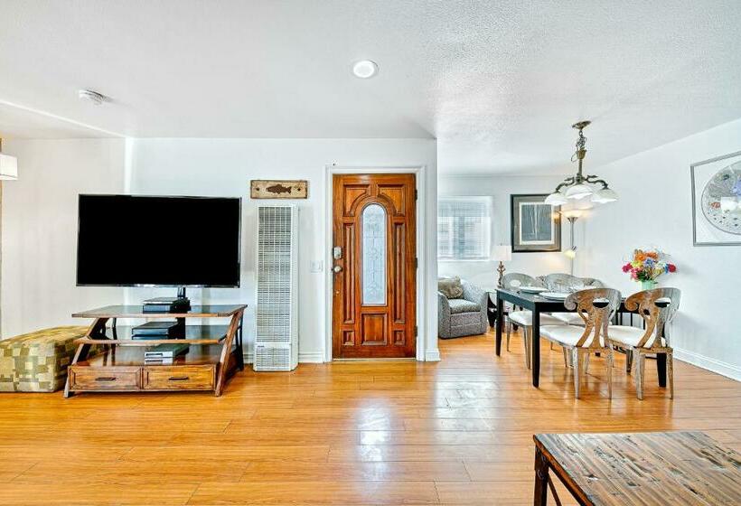 شقة 3 غرف, Newport Family Castle