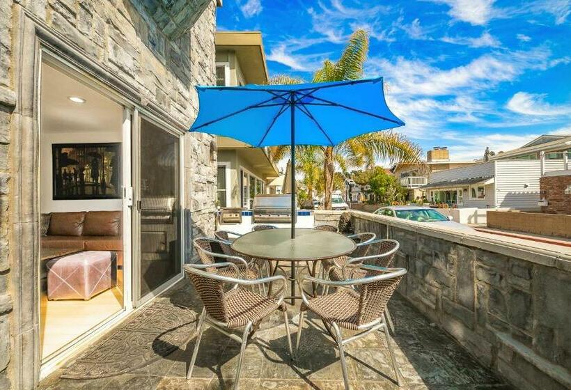 شقة 3 غرف, Newport Family Castle