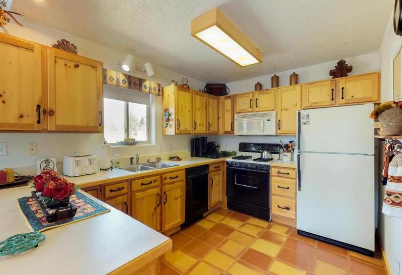 آپارتمان 3 خوابه, Painted Pony Cabin