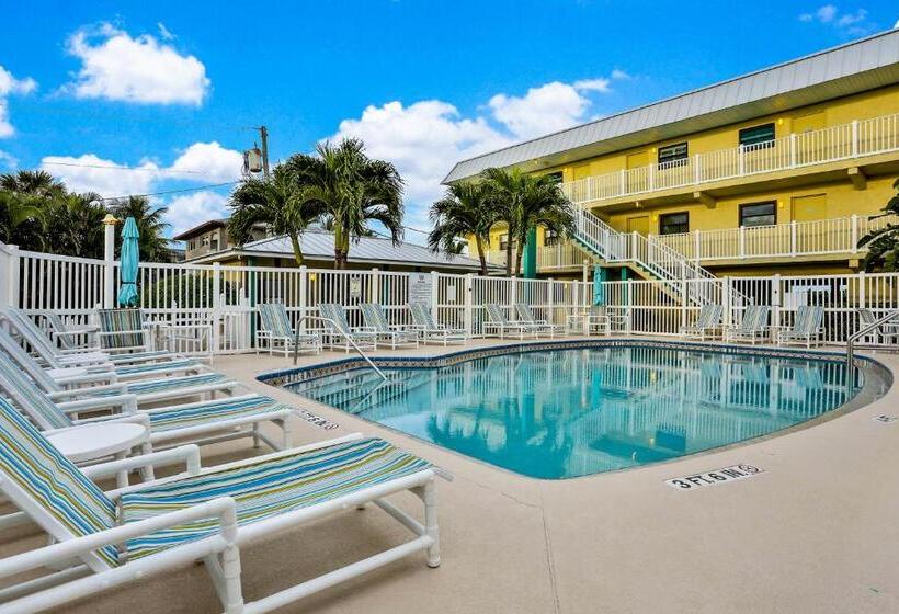 شقة غرفة واحدة, Tucked Away In The Sand