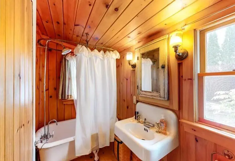 スタンダードスタジオ, Wellhouse Cottage