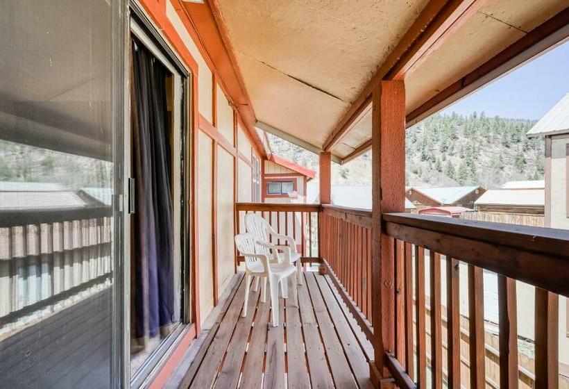 شقة غرفتين, Creekside Serenade