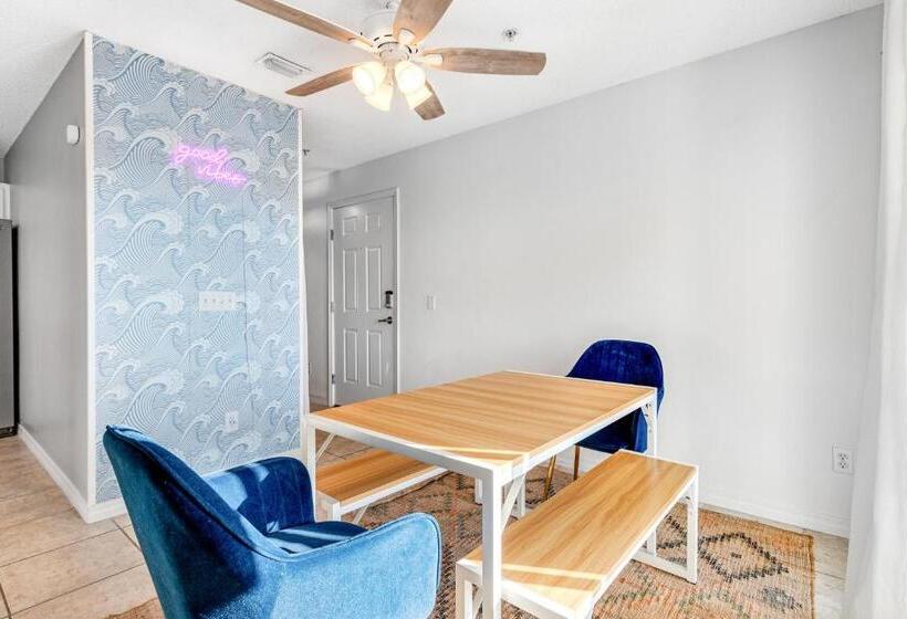 침실 1개 아파트, Gulf Island 422