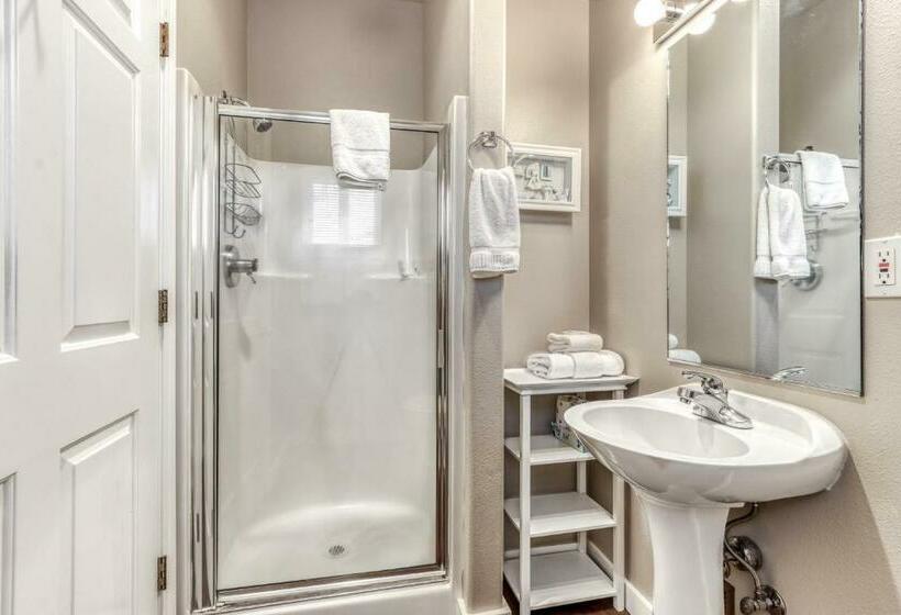 آپارتمان 2 خوابه, Woodpecker Lookout