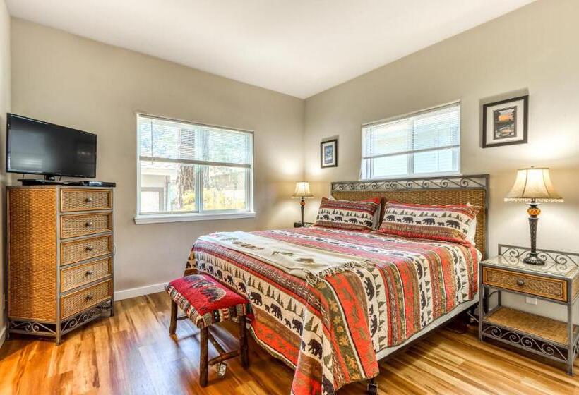 آپارتمان 2 خوابه, Woodpecker Lookout