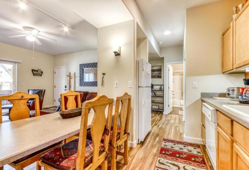 آپارتمان 2 خوابه, Woodpecker Lookout