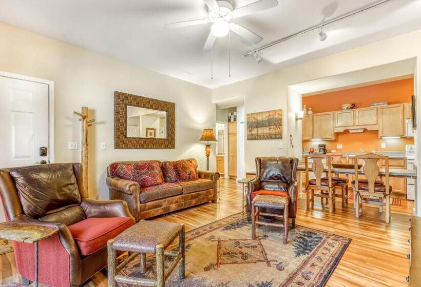 آپارتمان 2 خوابه, Woodpecker Lookout