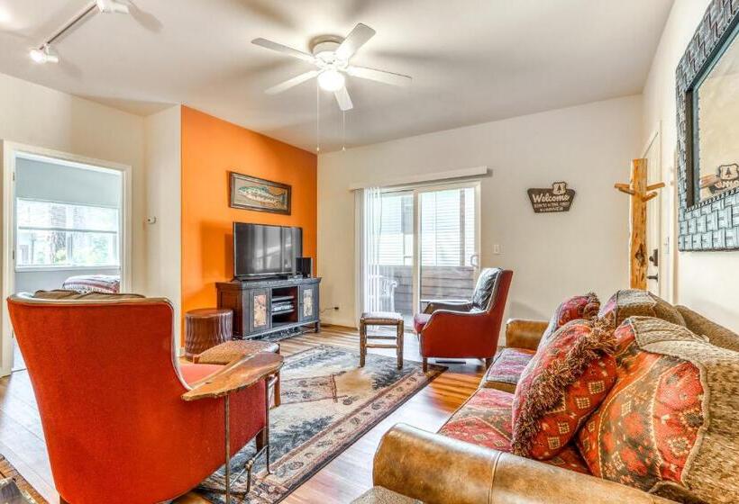 آپارتمان 2 خوابه, Woodpecker Lookout