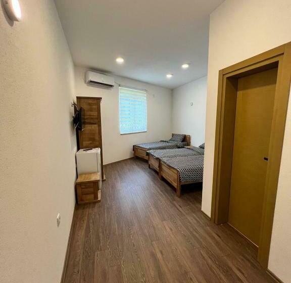 اتاق ساده سه‌ نفره, Apartmani Bjelasica
