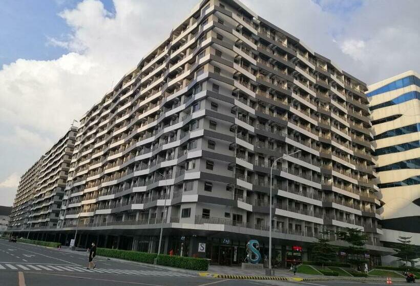 1 Bedroom Apartment with Balcony, S Residencestower 3   L&r Staycation