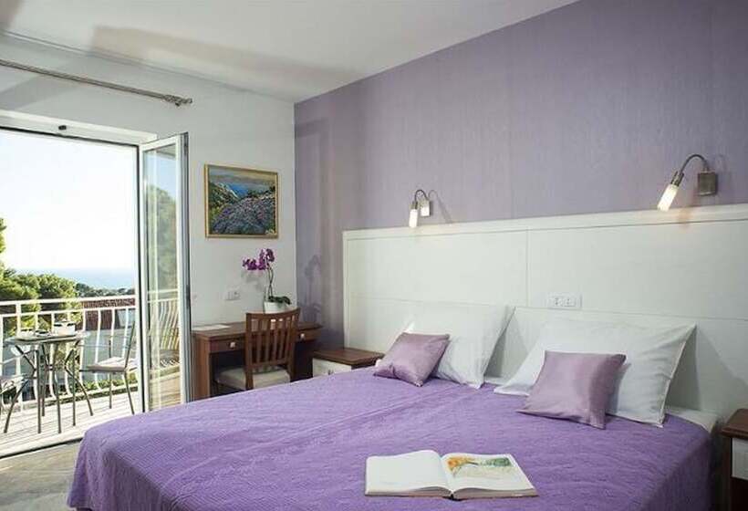 オーシャンビュースタンダードルームバルコニー付き, Apartments Milka & Miho