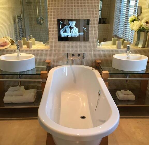 חדר סופריור, Number One St Luke S