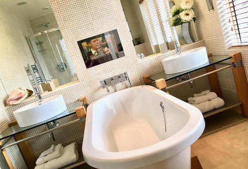 Номер Superior, Number One St Luke S