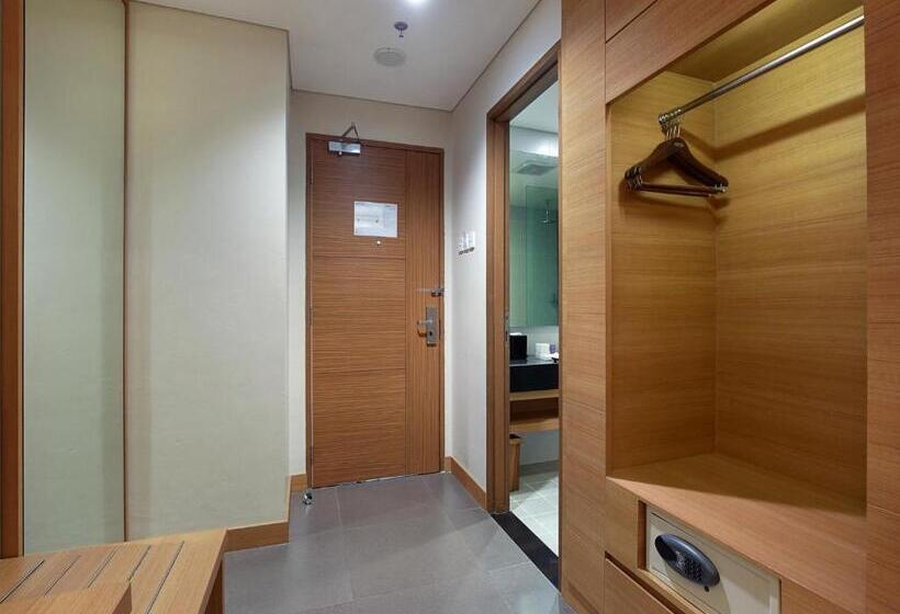 Номер Superior, Aston Solo