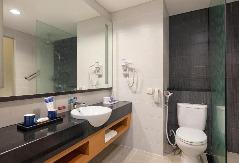 Номер Deluxe, Aston Solo