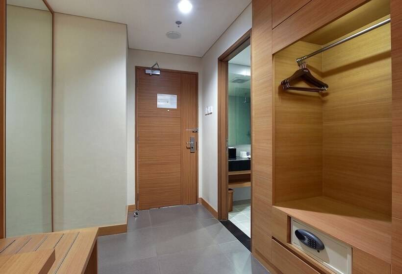 Люкс, Aston Solo