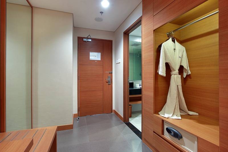 Номер Deluxe, Aston Solo