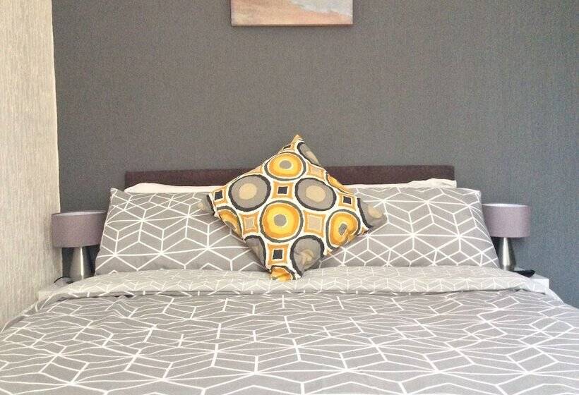 חדר בסיסי, Brene