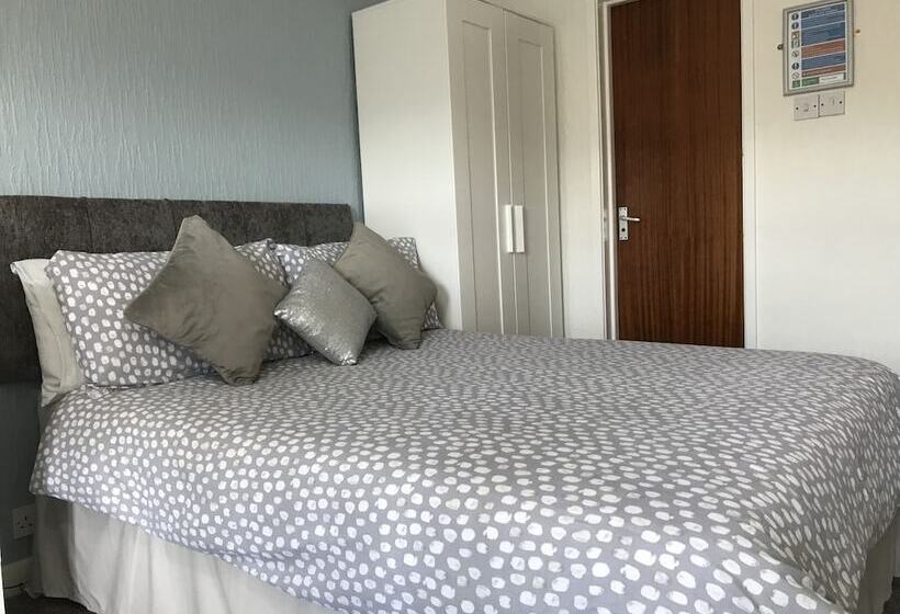 חדר משפחתי, Brene