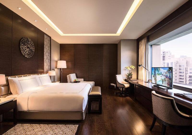 Номер Deluxe, Fairmont Jakarta