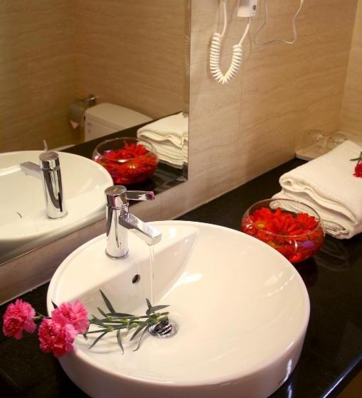 اتاق لوکس, Gia Vien