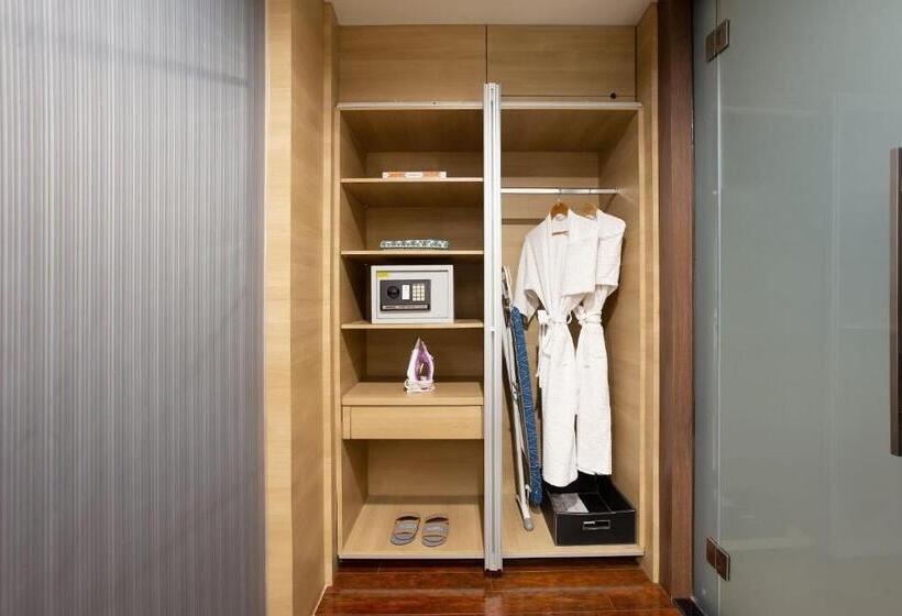 סוויטה, Harper Malioboro Yogyakarta By Aston