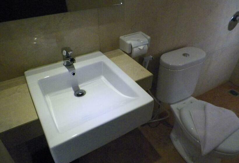 غرفة سوبيريور, Laxston