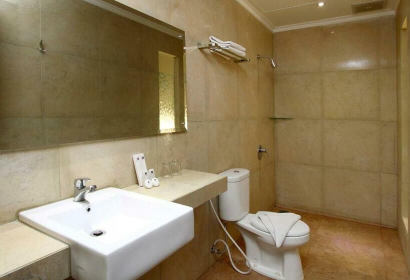 غرفة سوبيريور, Laxston