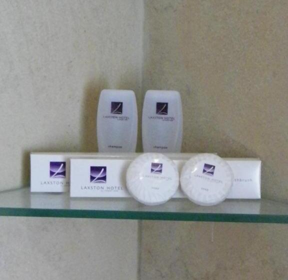 غرفة ديلوكس, Laxston