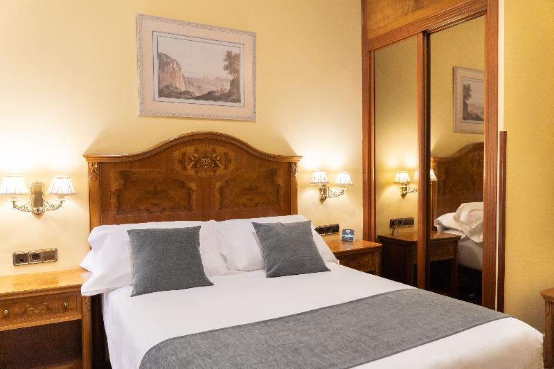 غرفة سوبيريور, Laxston