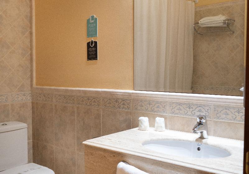 غرفة سوبيريور, Laxston