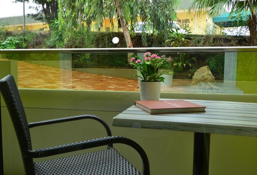 اتاق استاندارد با بالکن, Quints Travelers Inn