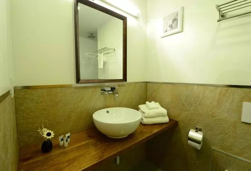 اتاق استاندارد با بالکن, Quints Travelers Inn