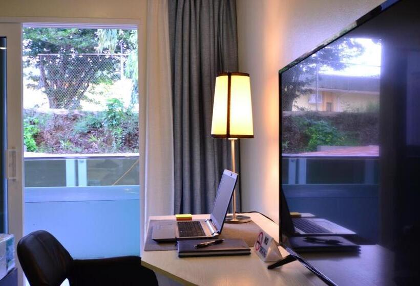 اتاق استاندارد با بالکن, Quints Travelers Inn