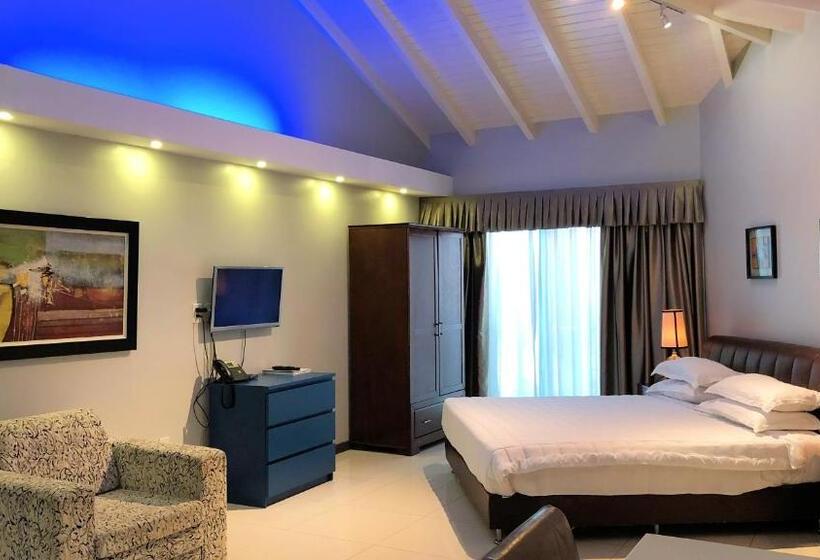 استودیوی استاندارد, Quints Travelers Inn