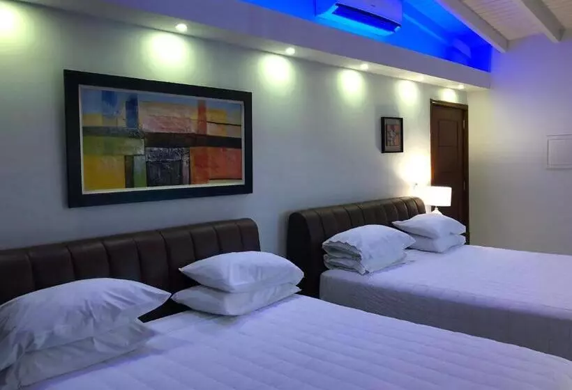 استودیوی لوکس, Quints Travelers Inn