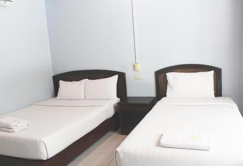 Háromágyas Standard Szoba, Sairee Hut Resort Koh Tao