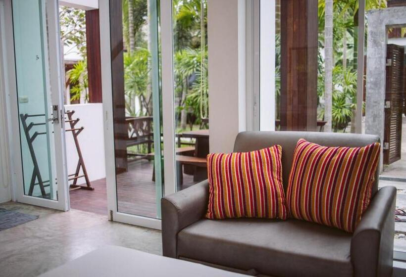 스탠다드 룸 가든 전망, Sairee Hut Resort Koh Tao