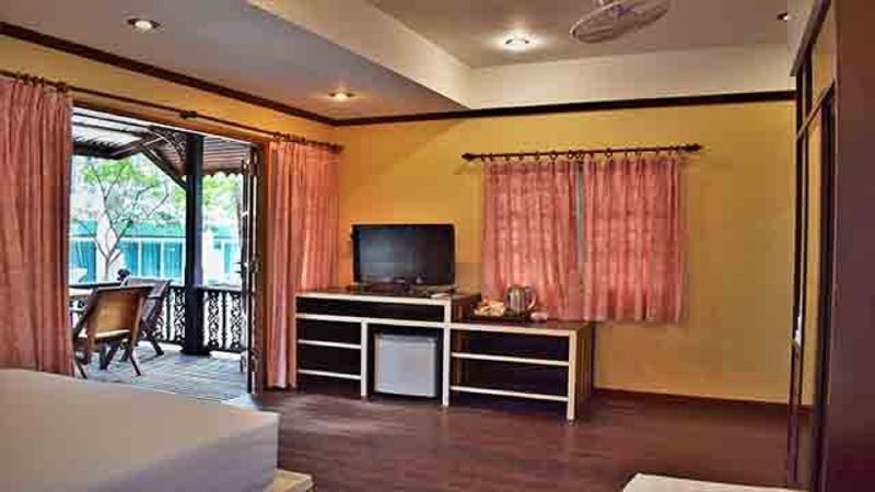 스탠다드 방갈로, Sairee Hut Resort Koh Tao