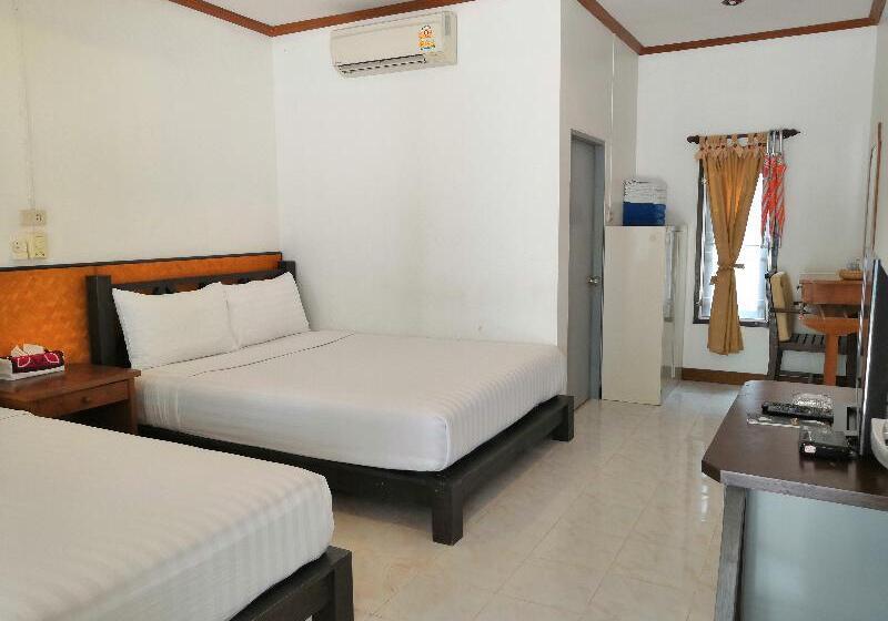 Háromágyas Standard Szoba, Sairee Hut Resort Koh Tao