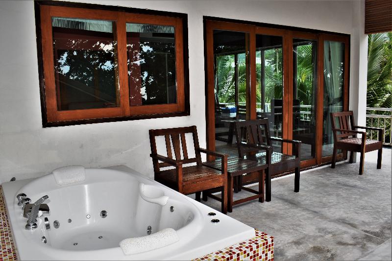 Medencére Néző Deluxe Szoba, Sairee Hut Resort Koh Tao