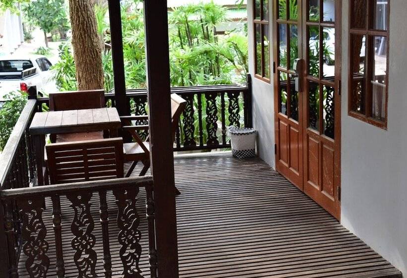 Standard Bungalow, Sairee Hut Resort Koh Tao