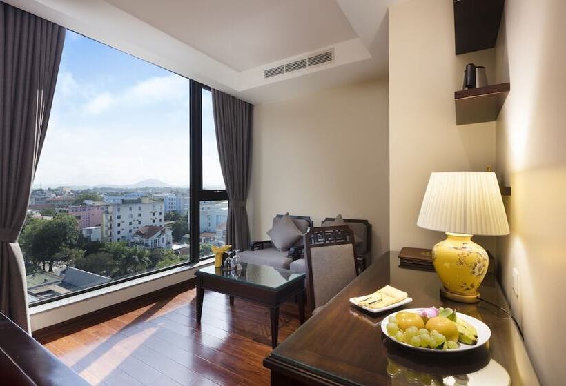 استودیوی پریمیوم, Thanh Lich Royal Boutique