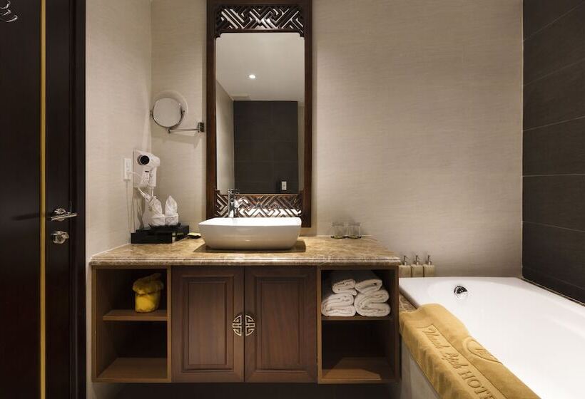 استودیوی پریمیوم, Thanh Lich Royal Boutique