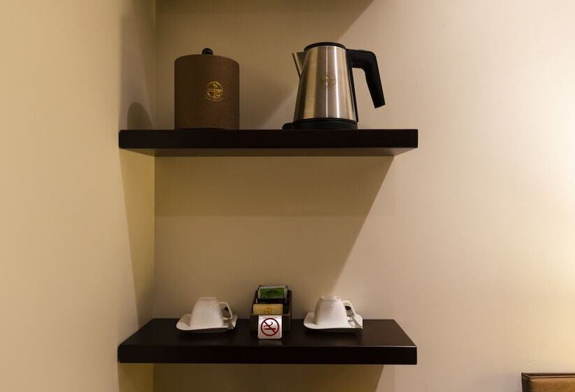 استودیوی پریمیوم, Thanh Lich Royal Boutique