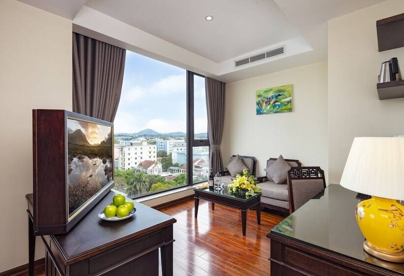 استودیوی پریمیوم, Thanh Lich Royal Boutique