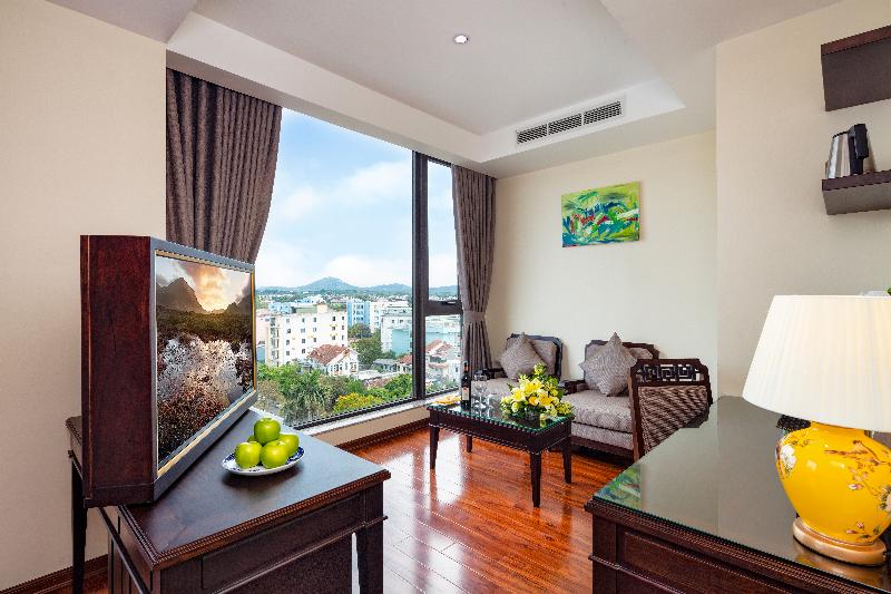 استودیوی پریمیوم, Thanh Lich Royal Boutique