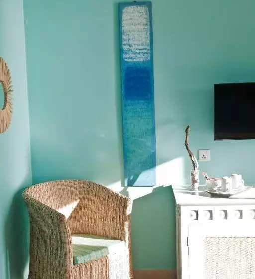 اتاق استاندارد, The Beach House