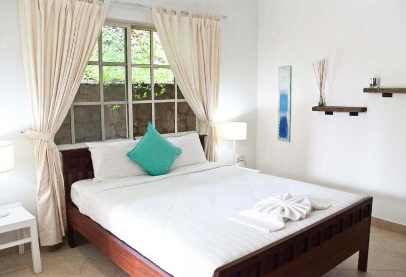 غرفة عائلية, The Beach House