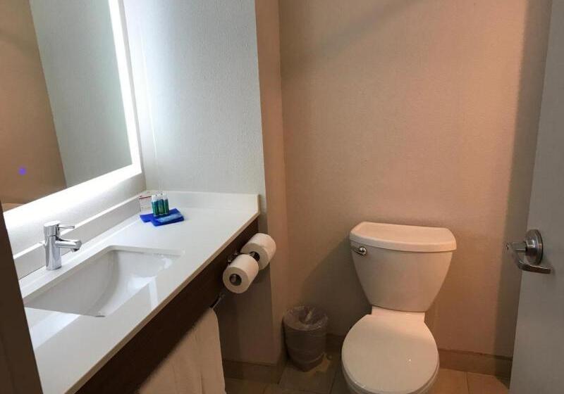 غرفة عائلية, The Beach House